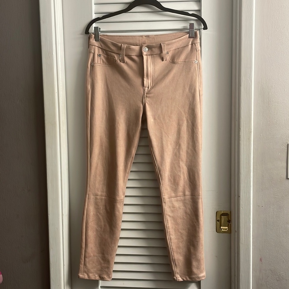 7 For All Mankind EXCELLENT LIKE NEW Faux Suede(?) Skinny Jeans in Cameo Pink/28